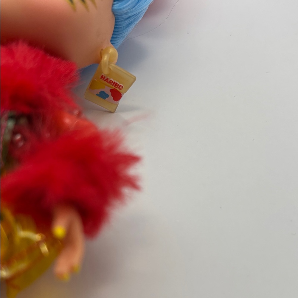 L.O.L. Surprise! Tween Rainbow Pop Doll with Pink, Blue & Yellow Hair - Picture 11 of 12